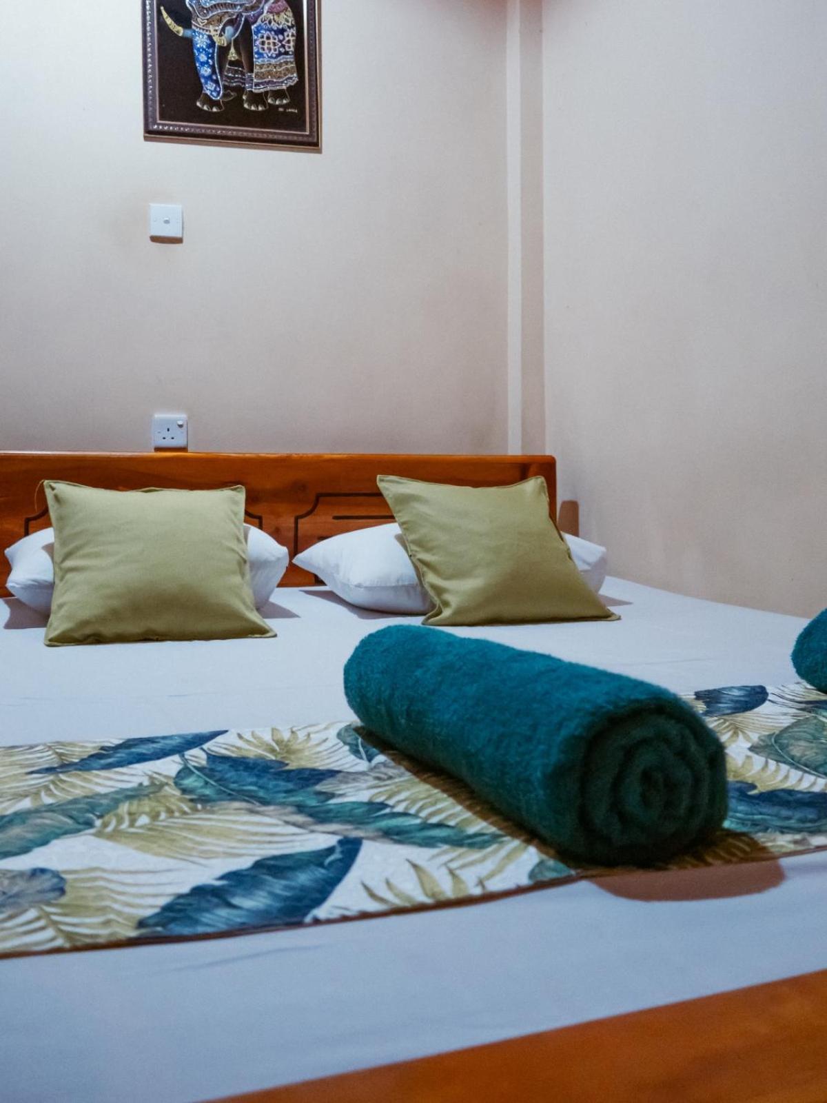Viveka Inn Guest And Yala Safari Tissamaharama Ngoại thất bức ảnh